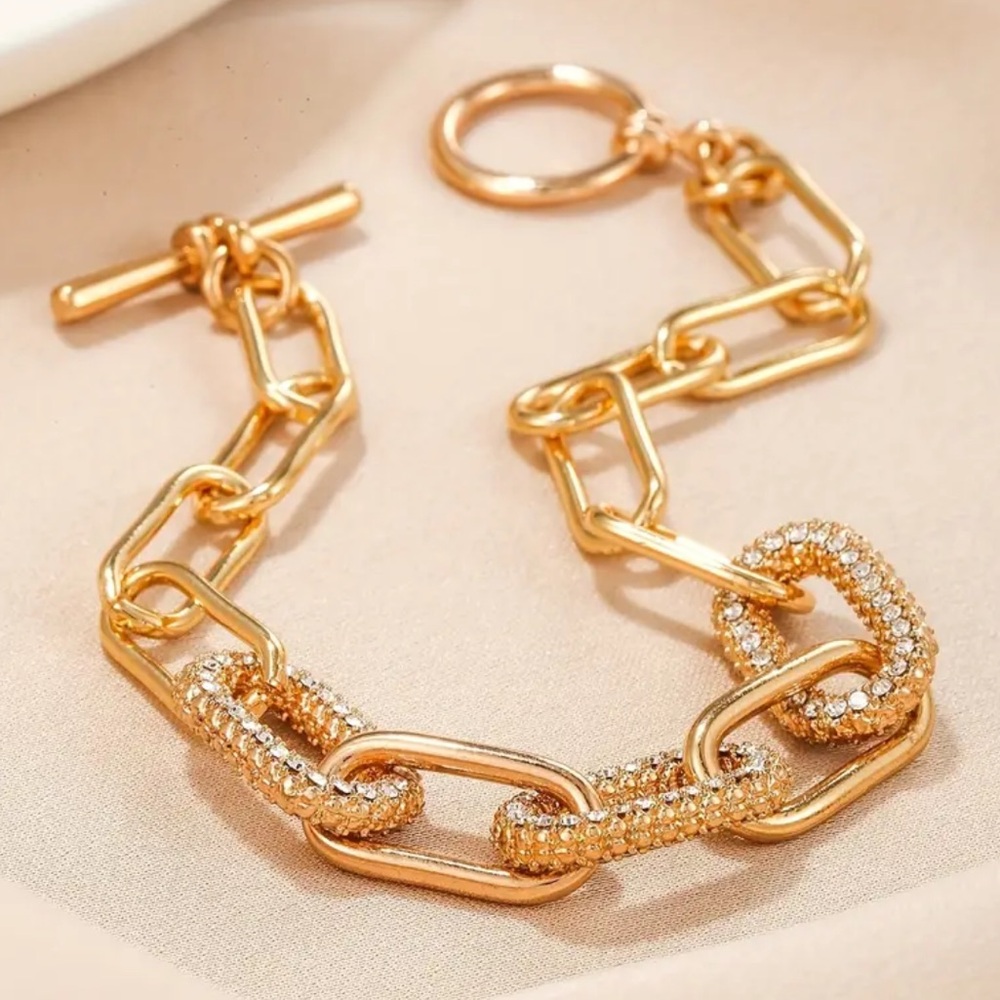 Yurman Style Madison Chain Toggle Bracelet in Gold with  pave diamonds